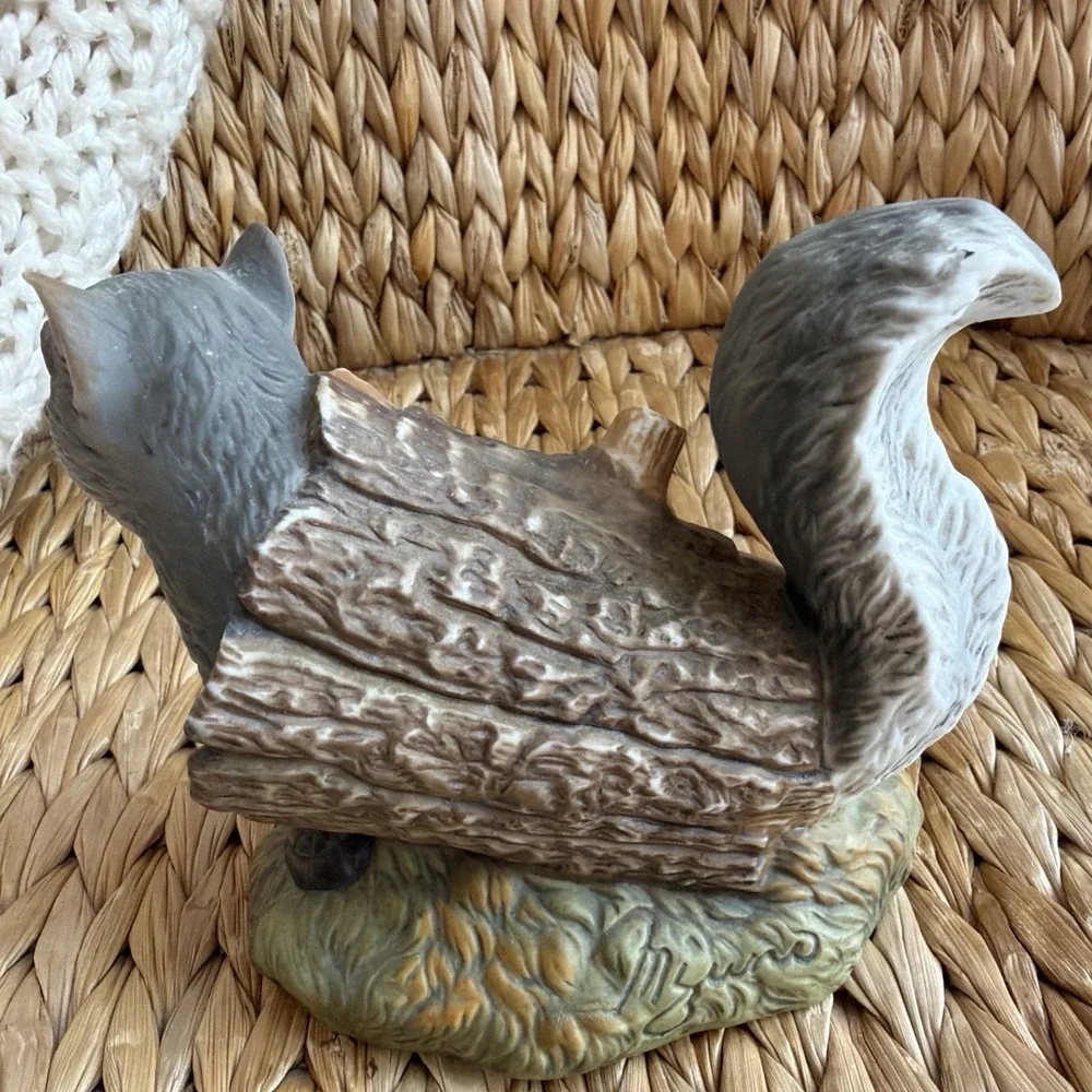 Vintage 1986 Homco Squirrel In A Log. Masterpiece Porcelain.